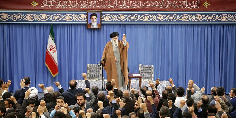 ملت ایران قویتر از ۴۰ سال قبل و دشمنان آن ضعیفتر شدهاند ملت ایران قویتر از ۴۰ سال قبل و دشمنان آن ضعیفتر شدهاند