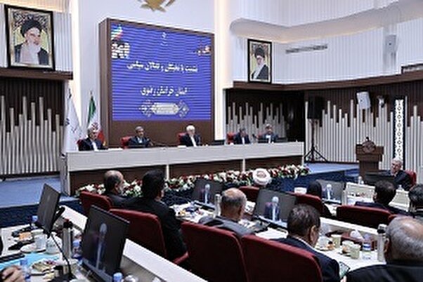 عارف: وفاق اگر یک طرفه باشد در نهایت به بنبست میخورد