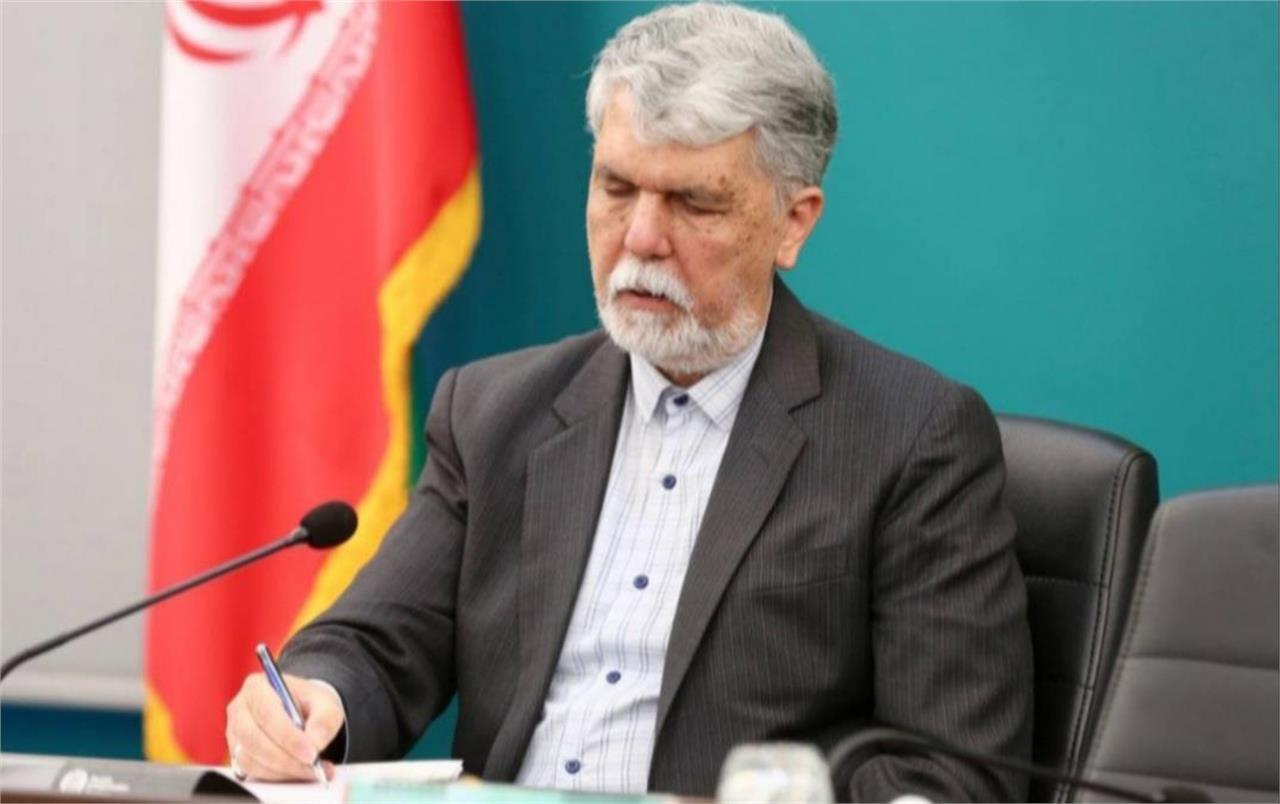 تقدیر وزیر فرهنگ از کارکنان اسکله شهید رجایی بندرعباس